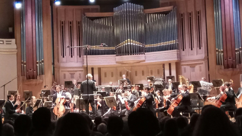 La Orquesta Nacional de Bélgica, dirigida por el estadounidense Hugh Wolff, hizo una presentación vía videoconferencia este 4 de abril.