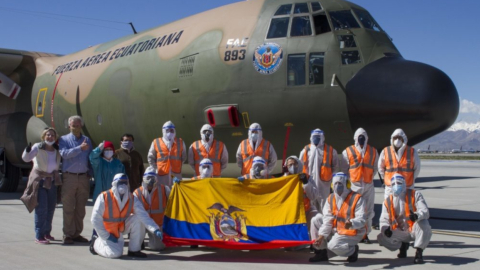 Un avión de la FAE viajó a Estados Unidos para traer las donaciones hechas por la fundación Charity Anywhere.