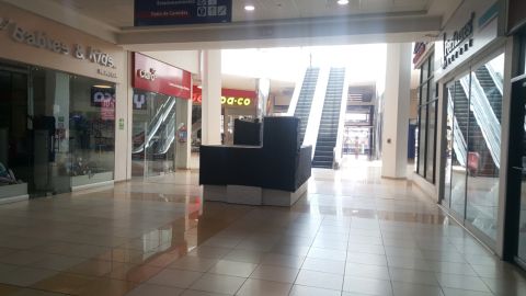 Locales cerrados en un centro comercial de Quito, el 19 de marzo de 2020.