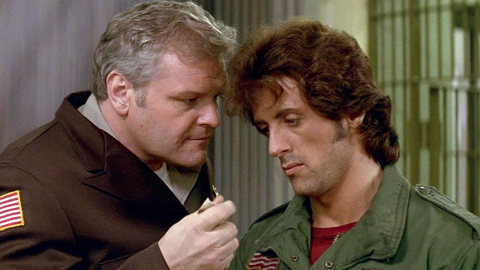 Brian Dennehy y Silvester Stallone en un fotograma de "First Blood", de 1982.