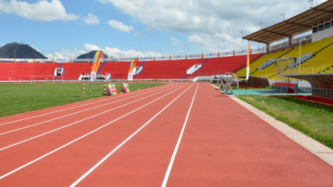 Fotografía del  Estadio Patria, de Bolivia, luego de la inspección a la pista atlética para los Juegos Bolivarianos.