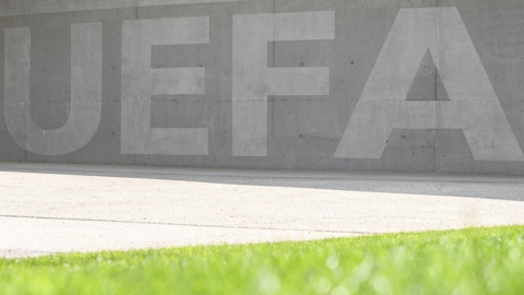 Entrada de la sede principal de la UEFA, en Nyon, Suiza.