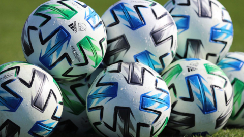 Nativo XXV, la pelota de Adidas con la que se juega la MLS esta temporada.