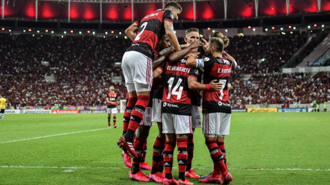 Los futbolistas de Flamengo festejan un gol en el partido frente a Barcelona SC, el 11 de marzo, en Río de Janeiro.