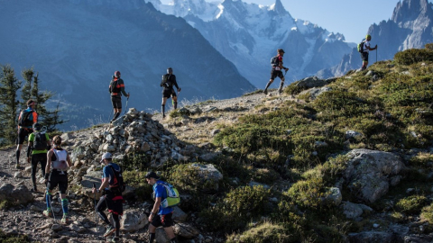 Varios deportistas en una montaña en el Ultra Trail de Mont-Blanc, en 2015.