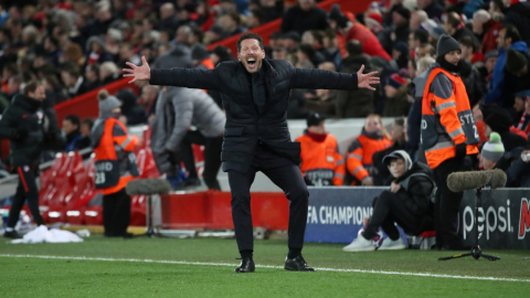 El entrenador argentino Diego Simeone festeja el triunfo del Atlético de Madrid ante el Liverpool en la Champions League, el 11 de marzo de 2020. 