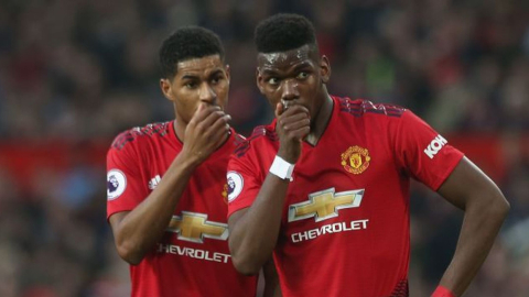 Paul Pogba y Rashford, jugadores del Manchester United durante un partido.