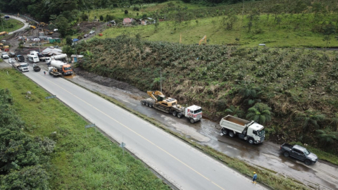 El Ministerio de Transporte construye unas dos variantes para la vía E45, en el sector San Rafael, este 26 de mayo.