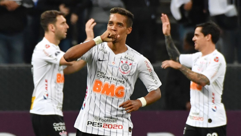 Jugadores del Corinthians celebrando un gol por Copa Libertadores.