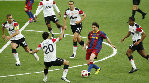 Antonio Valencia marca a Lionel Messi en la final de la Champions League, jugada el 28 de mayo de 2011.