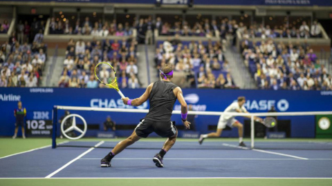 El español Rafael Nadal enfrentando al ruso Daniil Medvédev en la final del US Open 2019.