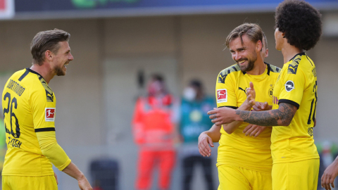 Jugadores del Borussia Dortmund celebrando su victoria 1-6 frente al Paderborn, este domingo 31 de mayo.