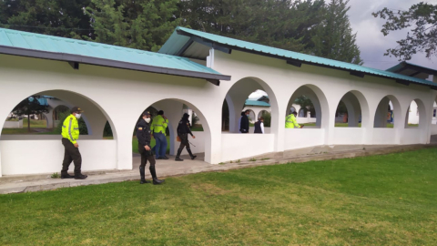 Este fue el momento cuando la Policía realizó el allanamiento en el hospital Psiquiátrico Julio Endara, este 1 de junio de 2020.