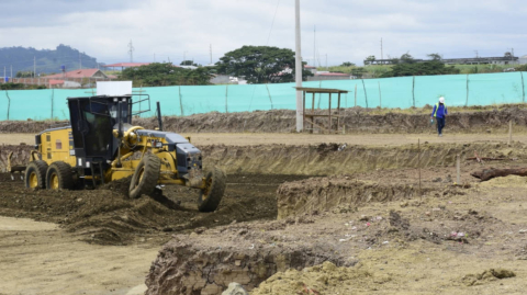 Terreno donde se debía construir el Hospital Básico de Pedernales, imagen tomada el 2 de junio de 2020.