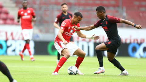 Carlos Gruezo fue titular en la victoria del Augsburgo sobre el Maguncia, el domingo 14 de junio de 2020.