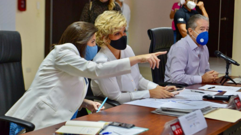 María Paula Romo, Cynthia Viteri y Juan Carlos Zevallos, en Guayaquil, 19 de junio de 2020.