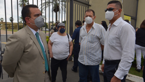 Carlos Luis Sánchez, abogado de Sandra Arcos, durante el sepelio del Prefecto del Guayas, el 23 de junio.