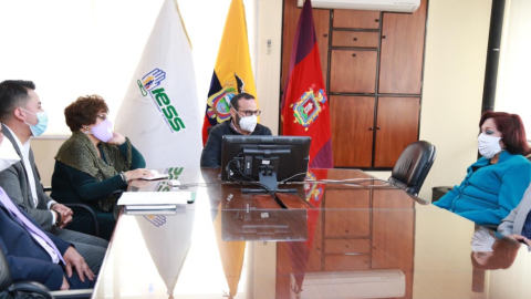 El presidente del Consejo Directivo del IESS, Jorge Wated, durante una reunión con jubilados en Quito el pasado 25 de junio de 2020.