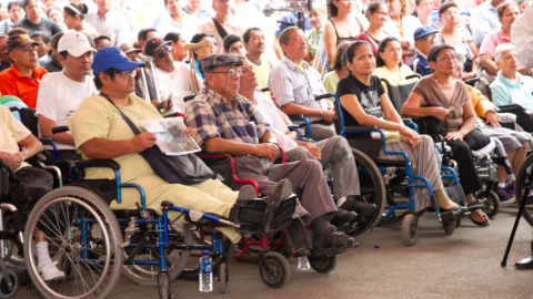 Imagen referencial. Inauguración del taller fabricación órtesis y prótesis en Guayaquil, el 10 de octubre de 2012.