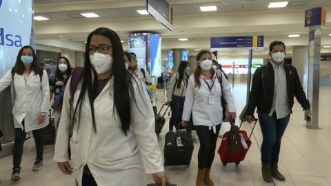 Arribo de personal médico de Guayaquil para atender pacientes con coronavirus en Quito el pasado 30 de junio de 2020.