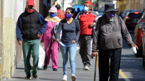 Ciudadanos en el centro histórico de Cuenca, 30 de junio de 2020.