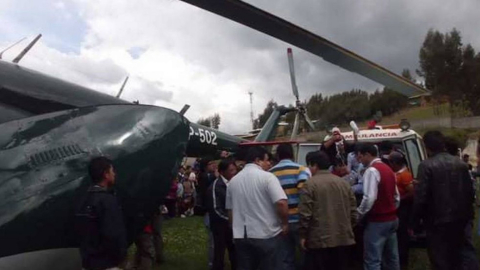 Habitantes de la zona se acercaron hasta el lugar del accidente en Perú, el miércoles 8 de julio de 2020.