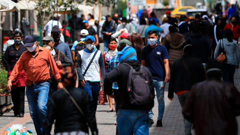 Ciudadanos con tapabocas en el Centro Histórico de Quito, el 9 de julio de 2020. 