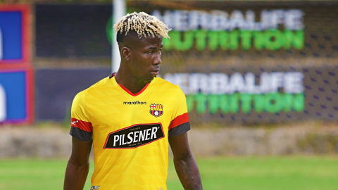 El jugador guayaquileño, Adonis Preciado, en su primer entrenamiento con Barcelona.