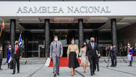 María Alejandra Muñoz, vicepresidenta de Ecuador, junto son los legisladores César Solórzano y Patricio Donoso. 22 de julio de 2020