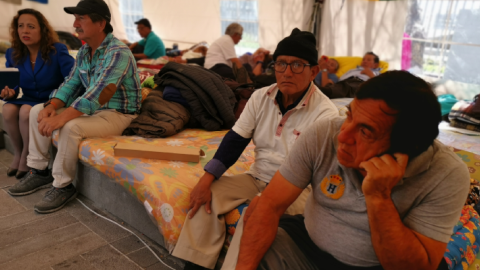 Maestros jubilados en una huelga de hambre en los exteriores de la Asamblea, el 1 de agosto de 2019.