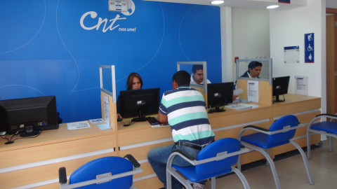 Foto Archivo: oficinas de atención al público de la telefónica estatal CNT.