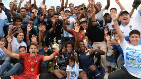 Imagen de la celebración del campeonato del 9 de Octubre en la que aparece Dalo Bucaram el 13 de julio de 2019.