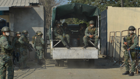 Militares ayudan en la seguridad en los exteriores de la Penitenciaría del Litoral el pasado 3 de agosto de 2020.