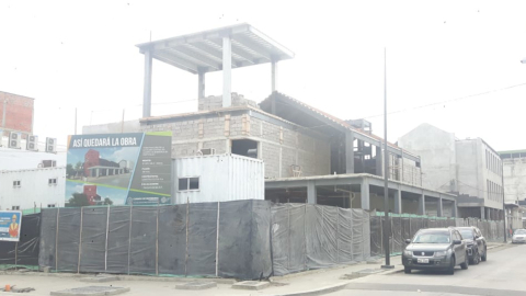 Imagen de la construcción de la Estación Central del Cuerpo de Bomberos de Portoviejo, a cargo de Construvelesa.