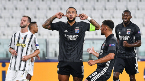 Memphis Depay celebra su gol a la Juventus, el 7 de agosto de 2020.