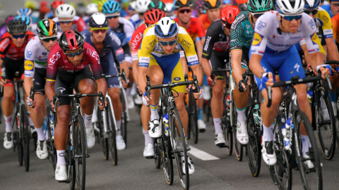 Jhonatan Narváez en el esprint de la segunda etapa del Tour de Valonia, que lo ganó Arnaud Démare, el lunes 17 de agosto de 2020.