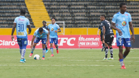 Los jugadores de Macará, después de uno de los goles anotados frente a IDV, el martes 18 de agosto de 2020.