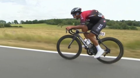 Jhonatan Narváez en el momento de la escapada en la cuarta etapa del Tour de Valonia, el 19 de agosto de 2020.