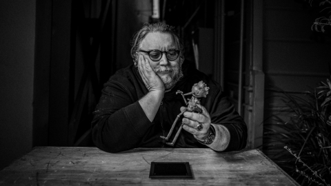 Guillermo del Toro prepara una película de animación sobre la historia del muñeco de madera que cobra vida, que se podrá ver vía Netflix.