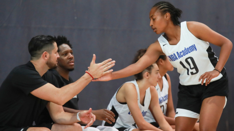 Karla Benítez participó de un campamento de la NBA en Ciudad de México, donde recibió la felicitación de sus entrenadores en cada entrenamiento. 