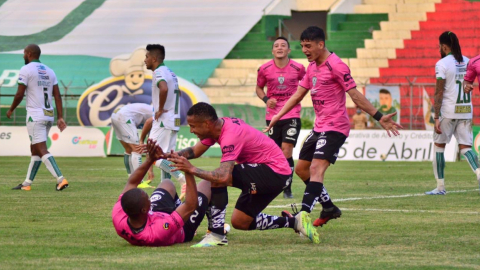 Los jugadores de Independiente festejan uno de los goles contra Liga de Portoviejo, el 2 de septiembre de 2020.