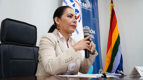 La presidenta del CNE, Diana Atamaint, durante una rueda de prensa en Latacunga este 4 de septiembre de 2020.