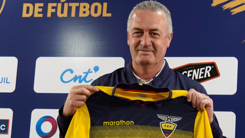 El DT Gustavo Alfaro durante su presentación oficial con la Selección.