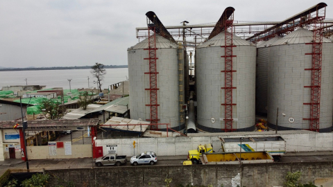 Fachada de la terminal portuaria de la empresa Ecuatoriana de Granos (Ecuagran S.A.), en Guayaquil, el 10 de septiembre de 2020.