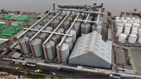 Vista panorámica de la empresa Ecuatoriana de Granos (Ecuagran S.A.), al sur de Guayaquil, el 10 de septiembre de 2020.