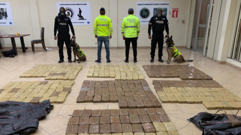 Más de 376 kilogramos de cocaína fueron incautados en el puerto de Guayaquil, informó la Policía Nacional.