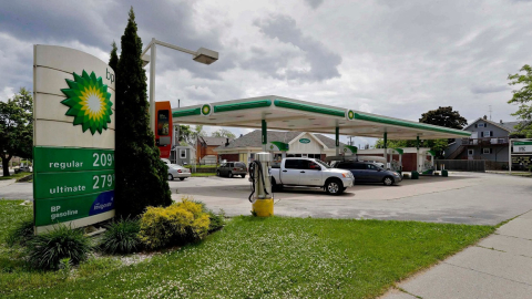 Exteriores de una estación de gasolina en Wisconsin, Estados Unidos, el 24 de junio de 2020.