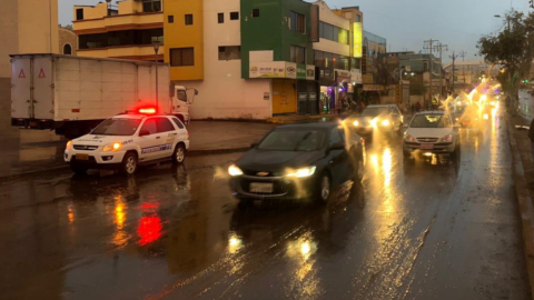 Autos transitan por la avenida Manuel Córdova Galarza, el 17 de septiembre de 2020.