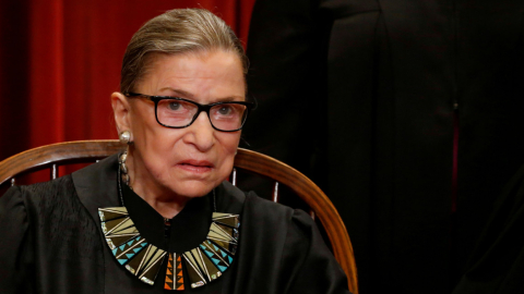 La jueza de la Corte Suprema de los Estados Unidos, Ruth Bader Ginsburg, en el edificio de la Corte Suprema en Washington, D.C., Estados Unidos, el 1 de junio de 2017.