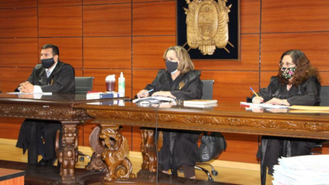 De izq. a der.: Iván León, Dilza Muñoz y Daniella Camacho, integrantes del Tribunal de Juzgamiento del caso Senagua, el 22 de septiembre de 2020.